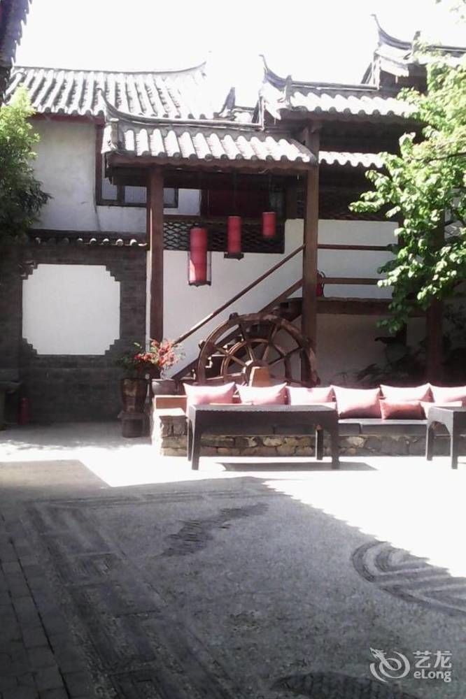Lijiang Merry Inn Екстер'єр фото